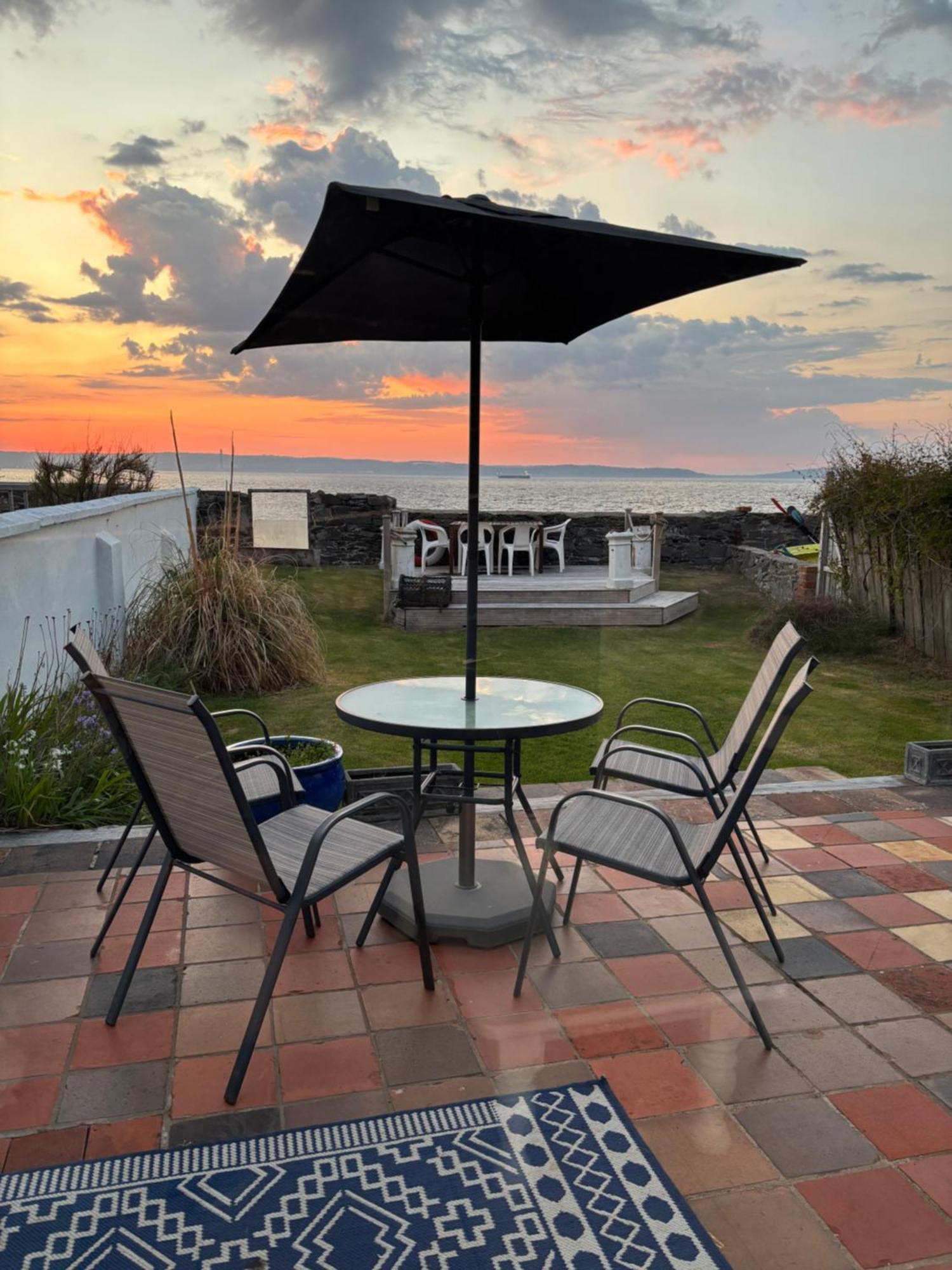 Splash Cottage Beach House With Sea Lapping Garden Bangor  Ngoại thất bức ảnh